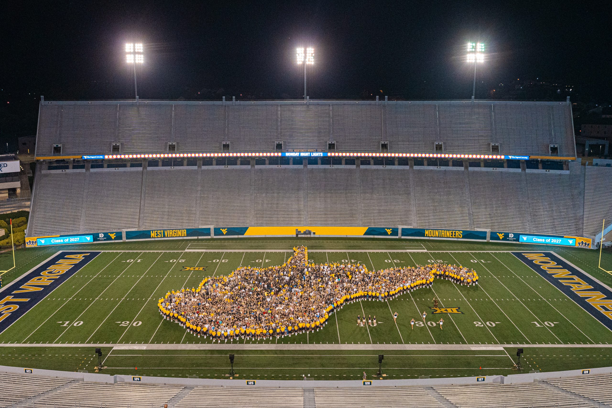 Annual class photo session held for new Mountaineers